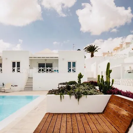 The Little White House, Flower 9 Apartment *