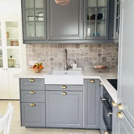 The Little White House, Flower 9 *