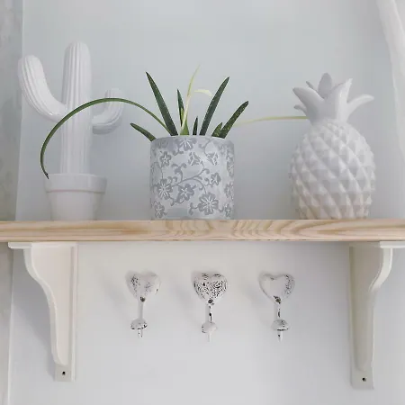 The Little White House, Flower 9 * بلايا هوندا