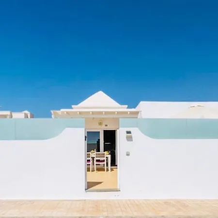 The Little White House, Flower 9 Playa Honda (Lanzarote)