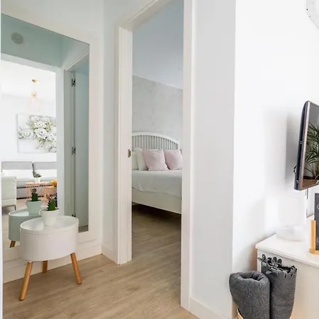 The Little White House, Flower 9 아파트 *