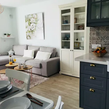 아파트 The Little White House, Flower 9 *