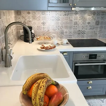 The Little White House, Flower 9 Apartamento