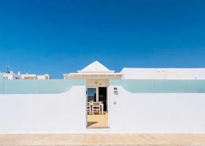 The Little White House, Flower 9 Playa Honda (Lanzarote)