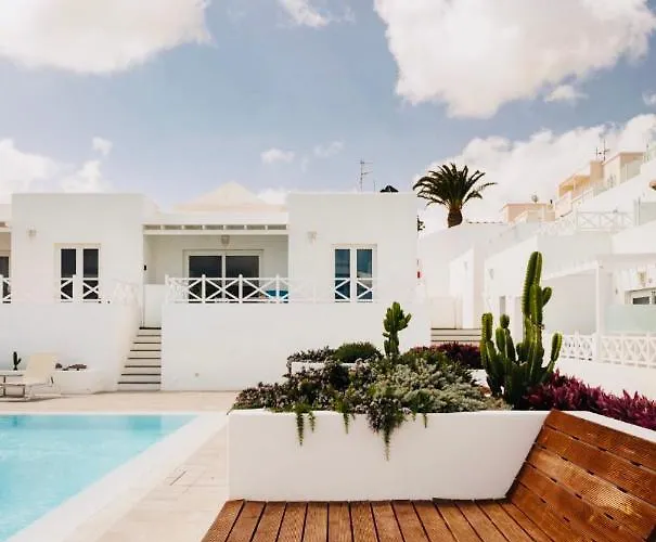 The Little White House, Flower 9 Apartmán *