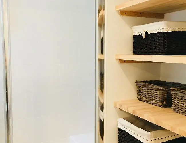 The Little White House, Flower 9 Apartmán