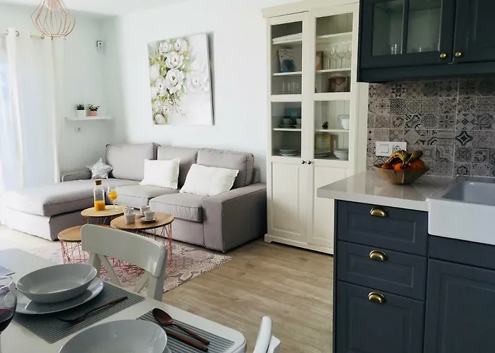 Apartmán The Little White House, Flower 9 *