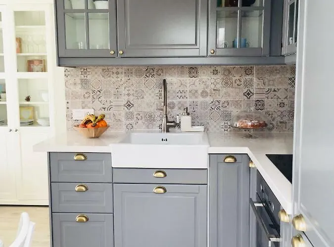 The Little White House, Flower 9 *